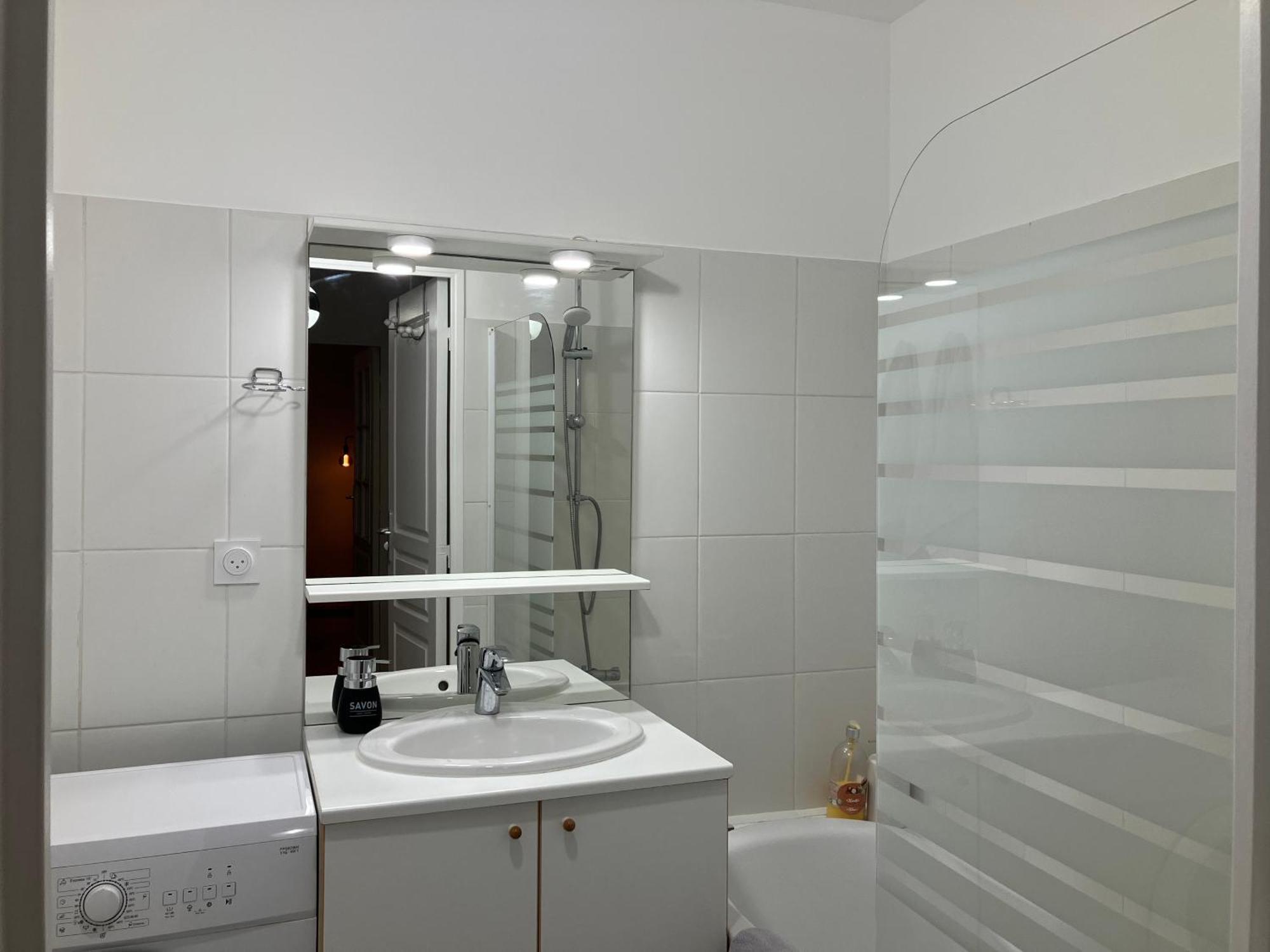 Appartement Avec Parking & Linge Inclus & Local Velos ブロワ エクステリア 写真